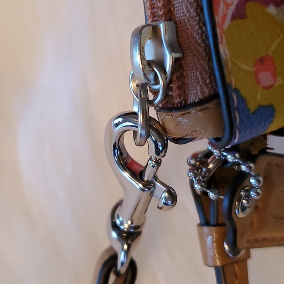 Coach Peyton Floral Medium Wristlet - Picture 9 of 11